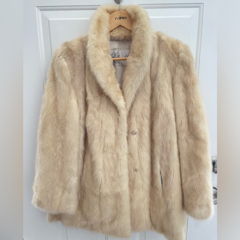 Elegant vintage Albrechts blonde mink Fur Coat